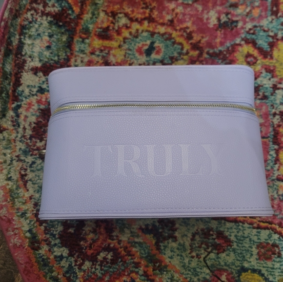 NWT Truly beauty makeup trunk with long shoulder handle - Picture 5 of 10